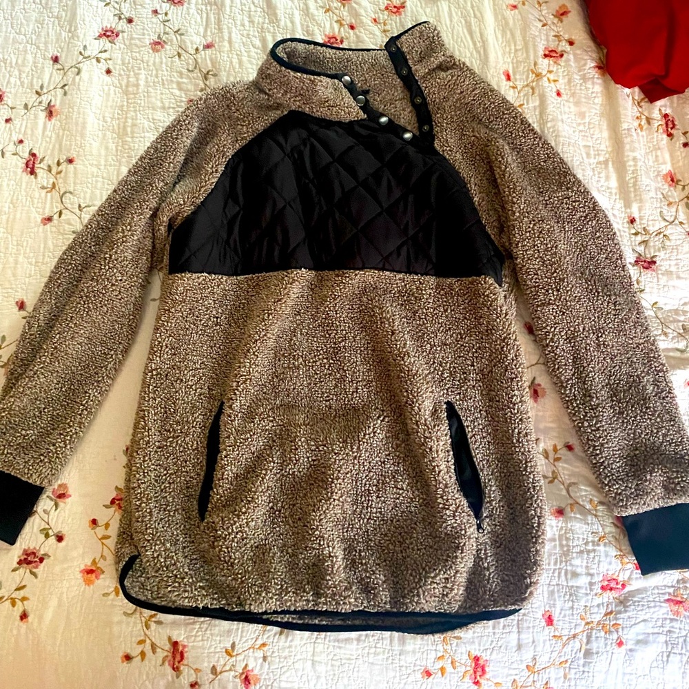 Woman’s Large sweater brown/black